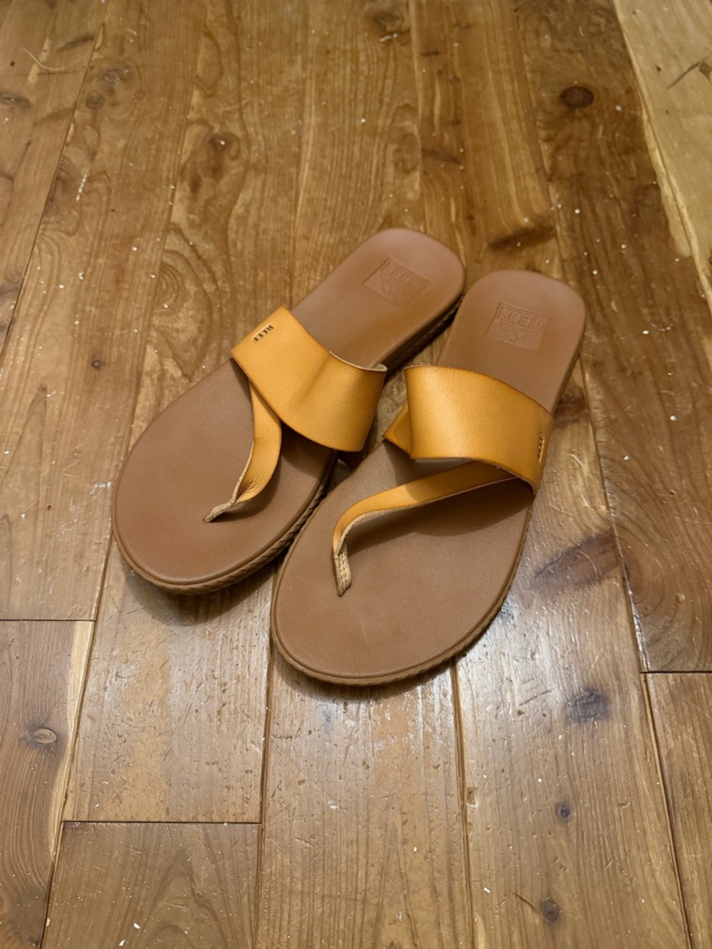 Reef Women’s Tan Leather Flip Flops -